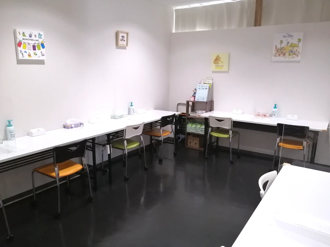 昼休憩などに利用できる休憩スペース